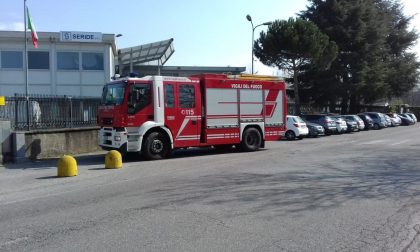 A Cermenate bimbo chiuso in auto accidentalmente