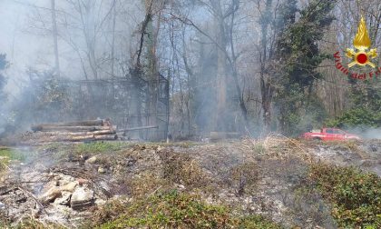 Incendio nei boschi di Figino Serenza e Arosio FOTO