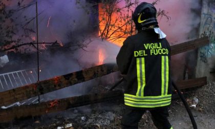 Bruciano scarti edilizi a Como e incendio di una stufa a Plesio