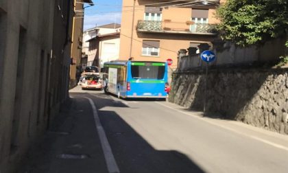 Schiacciata dal bus a Cantù: paura questa mattina FOTO