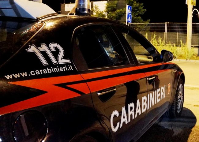 Ruba una ruspa e devasta un’attività commerciale. Poi tenta il colpo in Posta