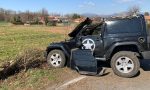 Jeep centra un trattore e si ribalta: strada provinciale chiusa - FOTO E VIDEO