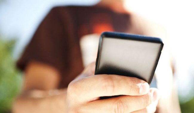 Razzismo nella chat su Whatsapp, ragazzini subito bloccati