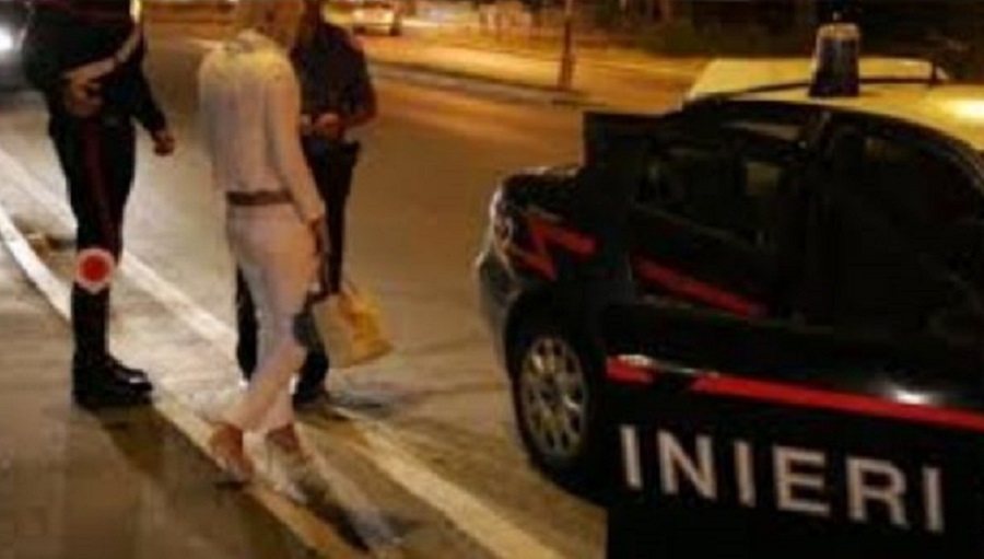 Fa sesso con un trans e poi viene ricattato