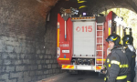 Si staccano calcinacci dalla volta del ponte ferroviario a Cantù FOTO