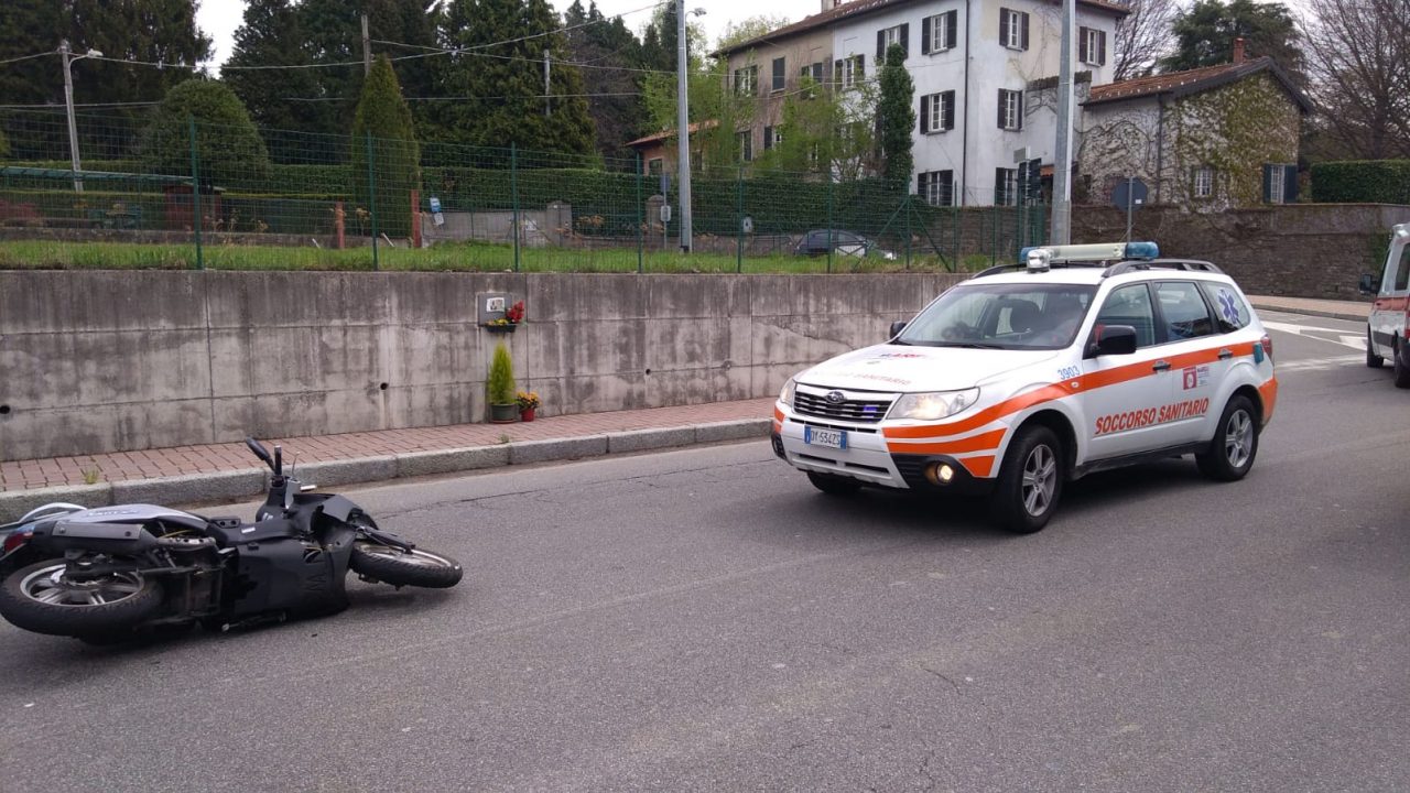 Scooter contro auto ad Albiolo FOTO