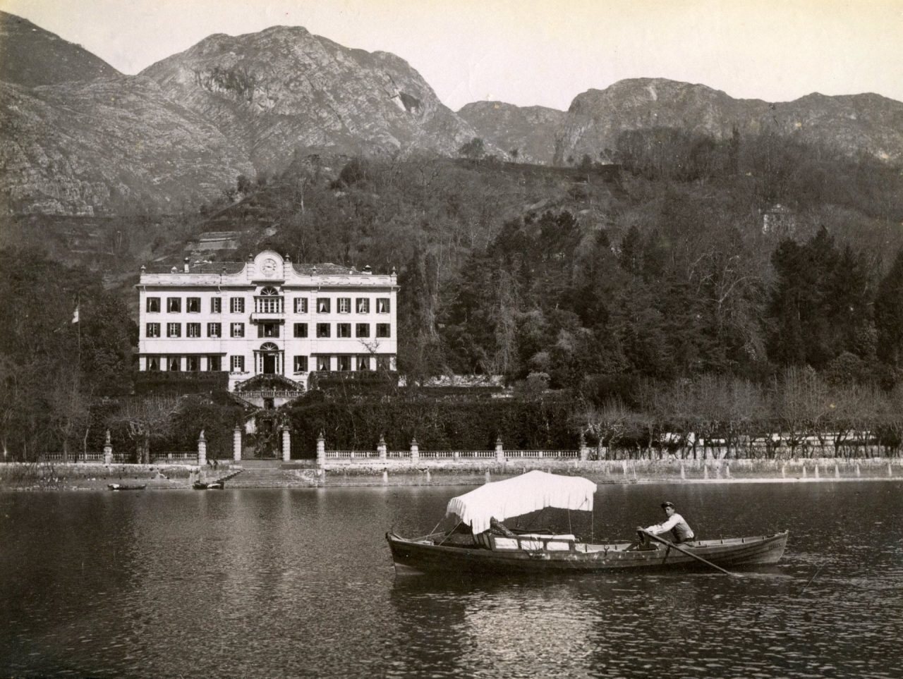 “Chiare, fresche e dolci acque”. La magia del Lario in fotografia alla mostra di Villa Carlotta
