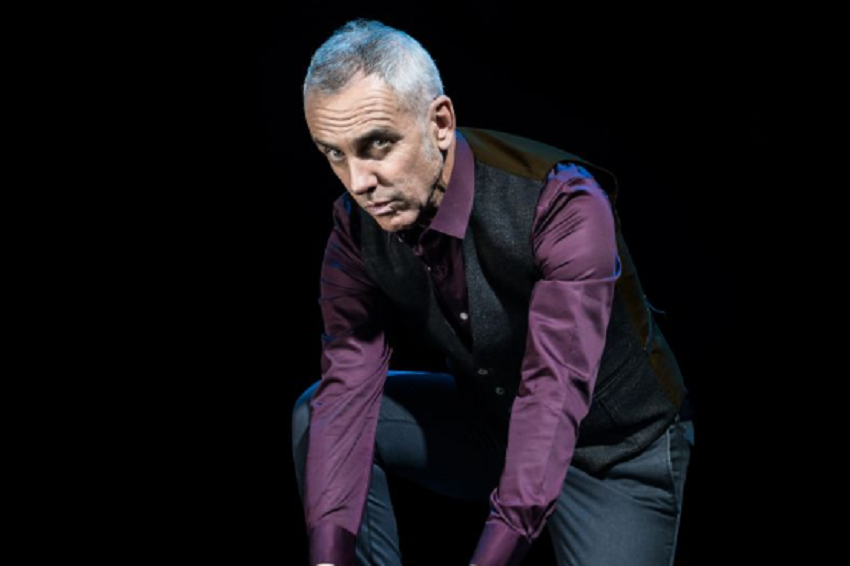 Al Teatro Sociale torna Federico Buffa con “Il rigore che non c’era”