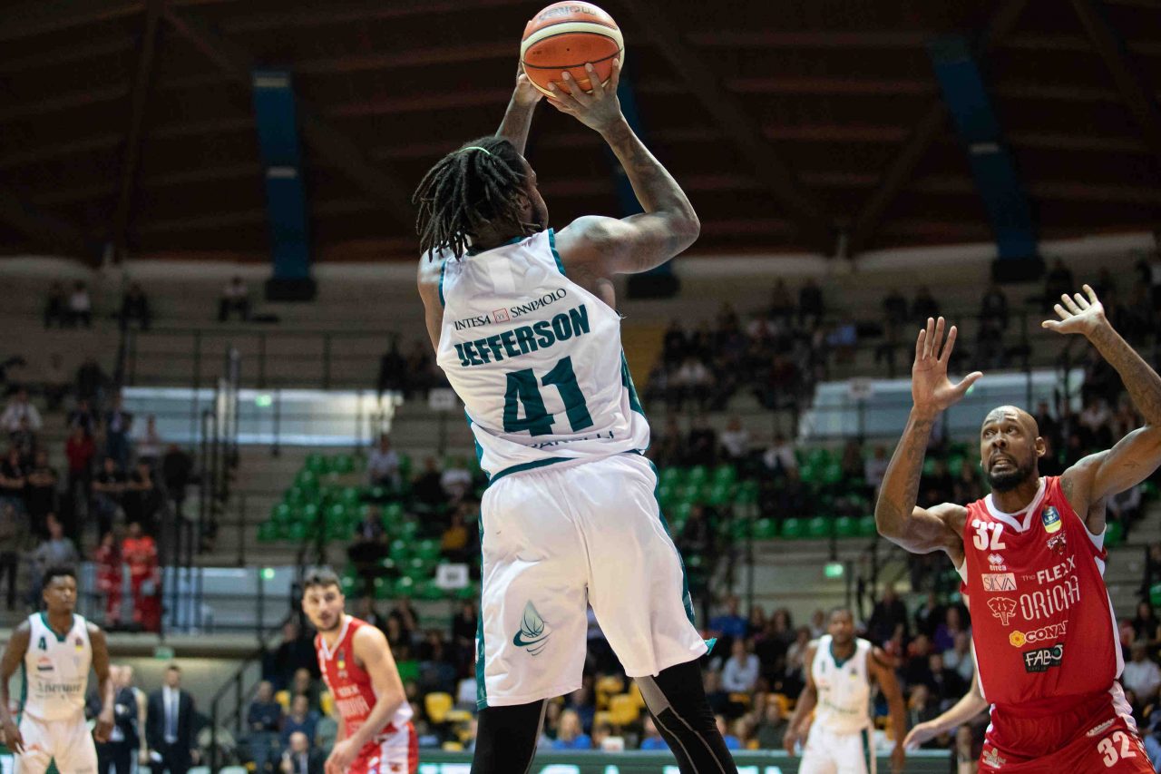Pallacanestro Cantù a Pistoia per i playoff