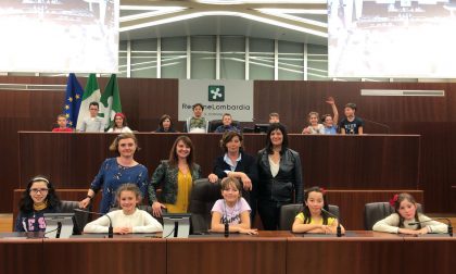 I giovani studenti di Vercana in visita a Palazzo Pirelli aboliscono la plastica in mensa