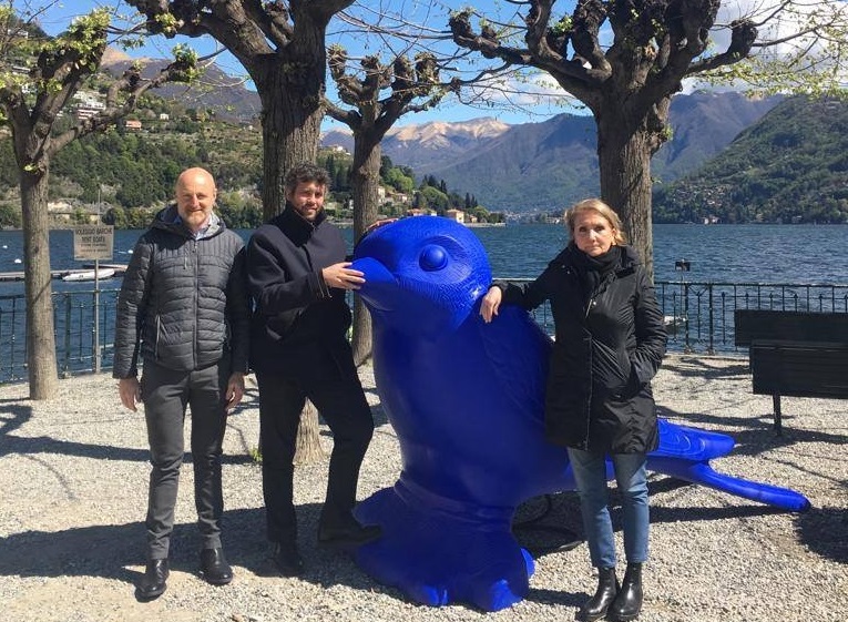 A Cernobbio le rondini della Cracking Art