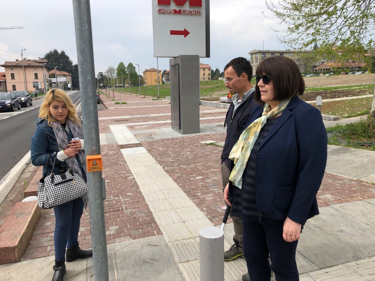 Cieca contesta il centro città: barriere e insidie per chi non vede FOTO E VIDEO