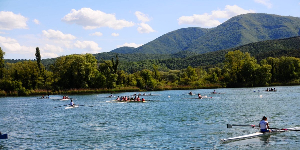 Canottieri Lario pioggia di medaglie a Piediluco