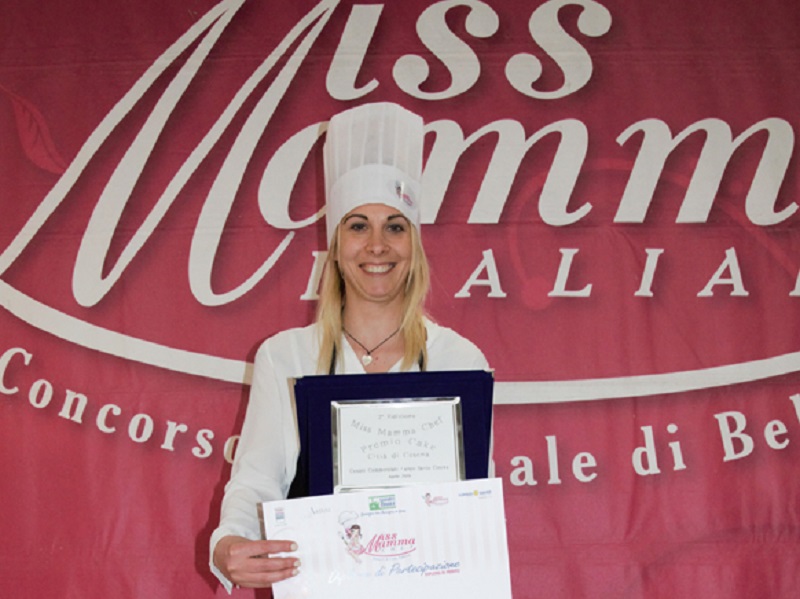 Eletta Miss Mamma Chef 2019, una canturina sul podio