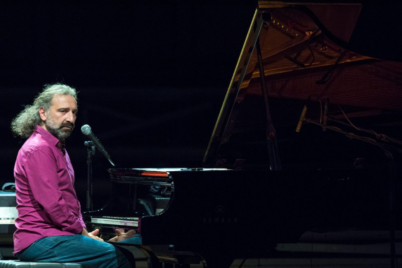 Al Teatro Sociale di Como torna il musicista Stefano Bollani