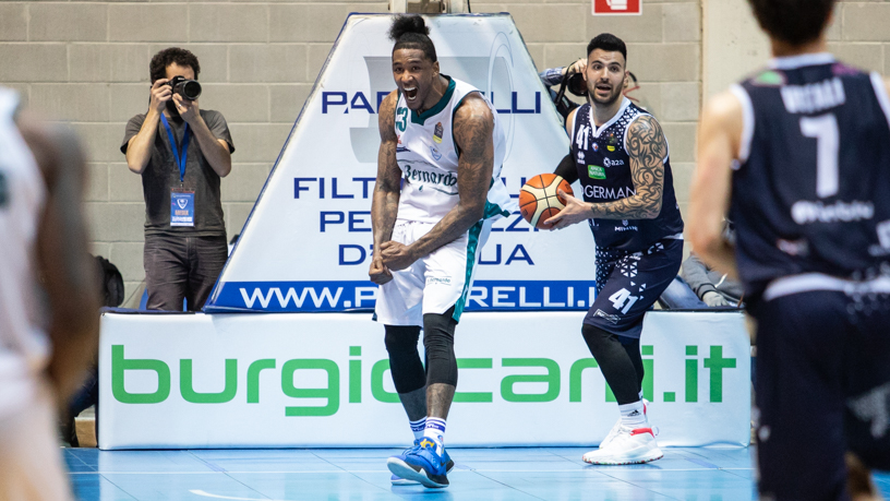 Pallacanestro Cantù vince contro Brescia