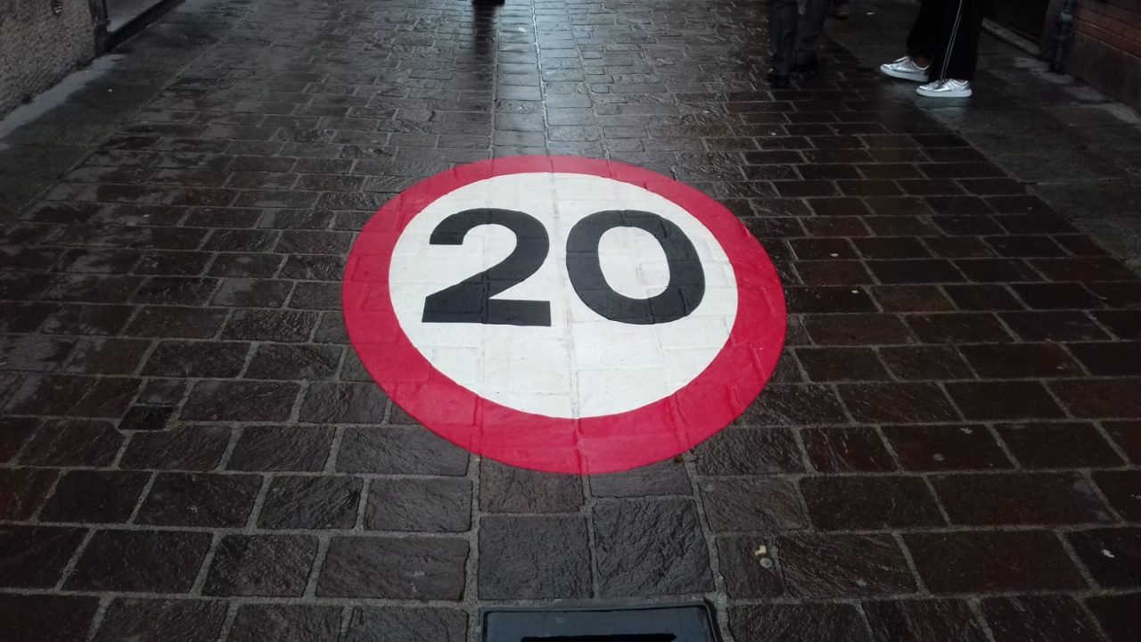 Nuova segnaletica in via Matteotti a Cantù