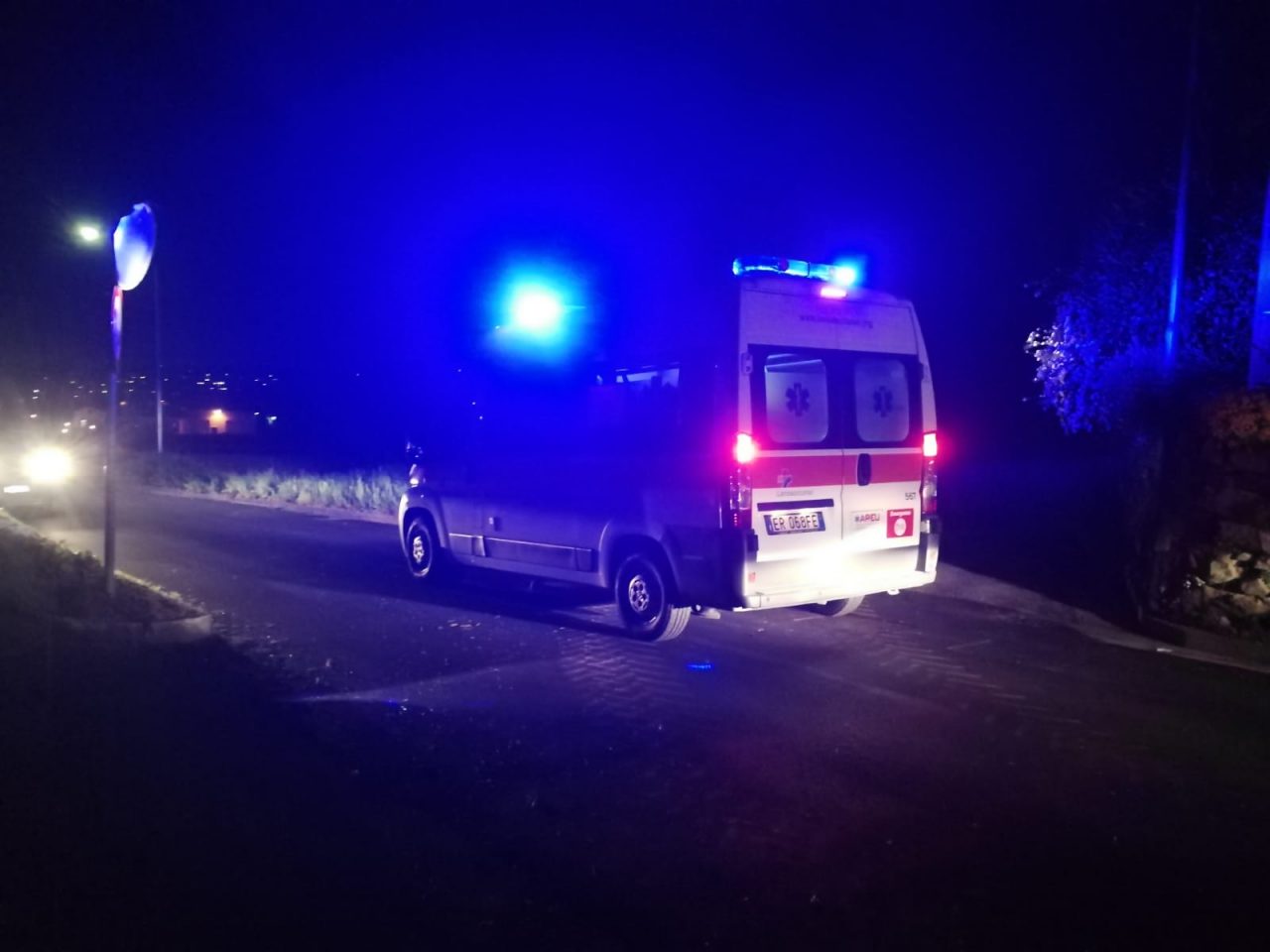 Dramma: ragazzina minorenne precipita dal secondo piano