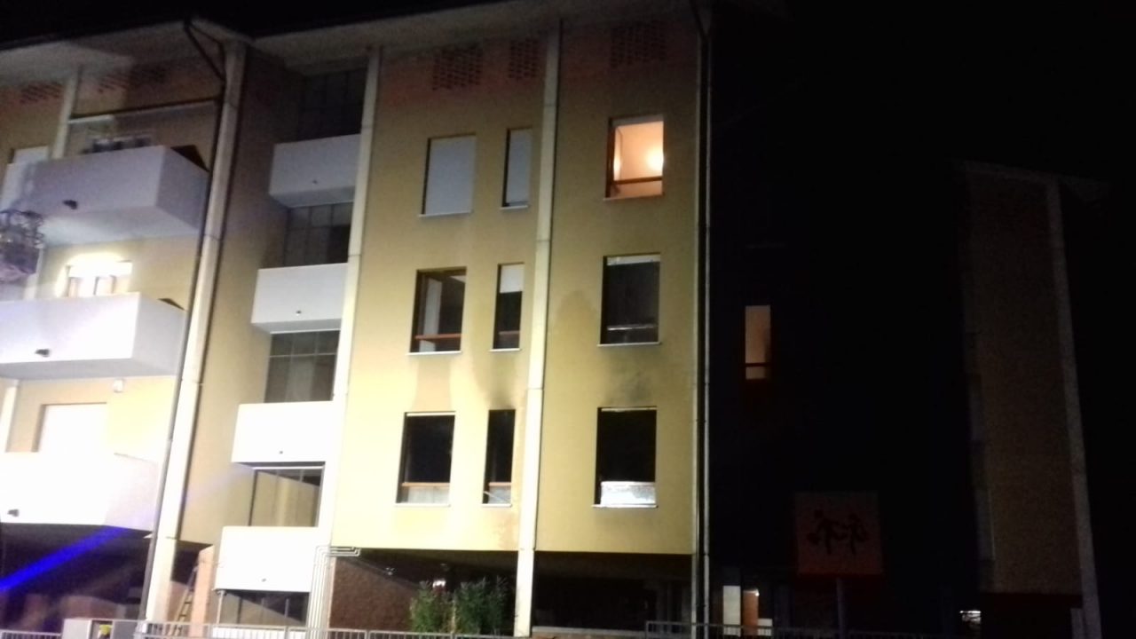 Incendio appartamento ad Arosio: evacuato condominio in via Prealpi FOTO
