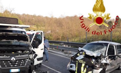Incidente ad Asnago tra auto e furgone SIRENE DI NOTTE