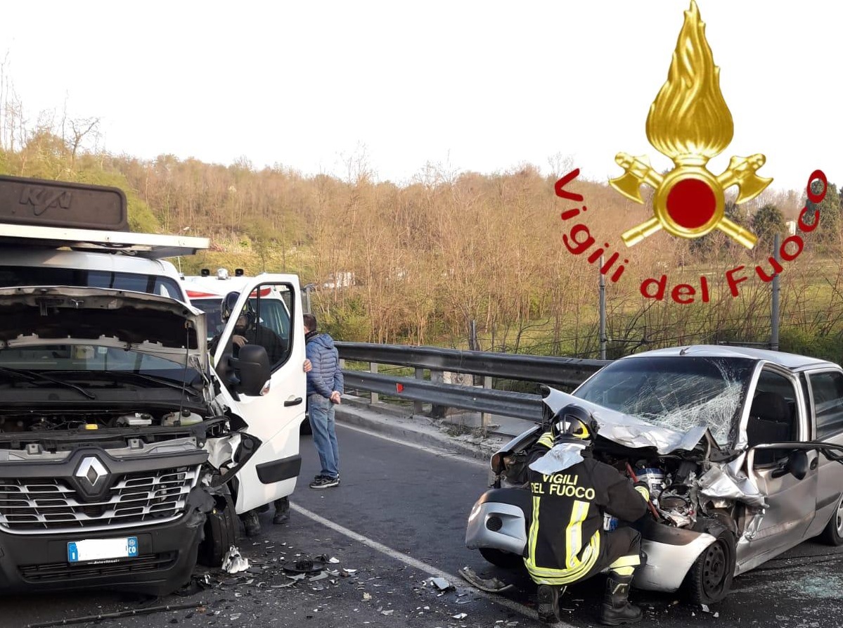 Incidente ad Asnago tra auto e furgone SIRENE DI NOTTE