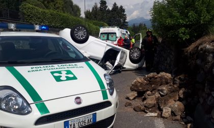 Ribaltamento in via Como a Erba FOTO