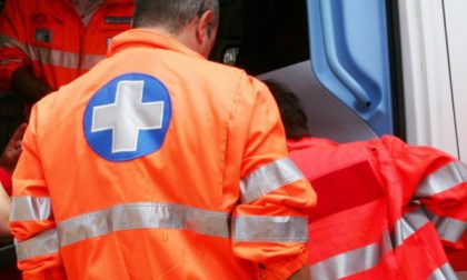 Incidente tra auto e moto: soccorso 35enne in codice rosso