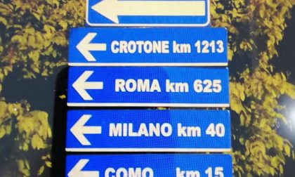 Cartelli assurdi: a Eupilio compaiono le indicazioni stradali per Crotone