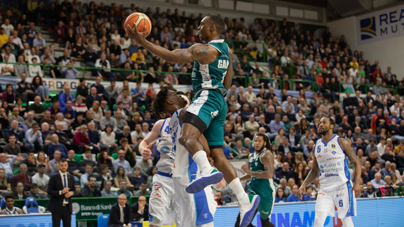 I giocatori della Pallacanestro Cantù e i loro numeri di maglia tra curiosità e dediche speciali