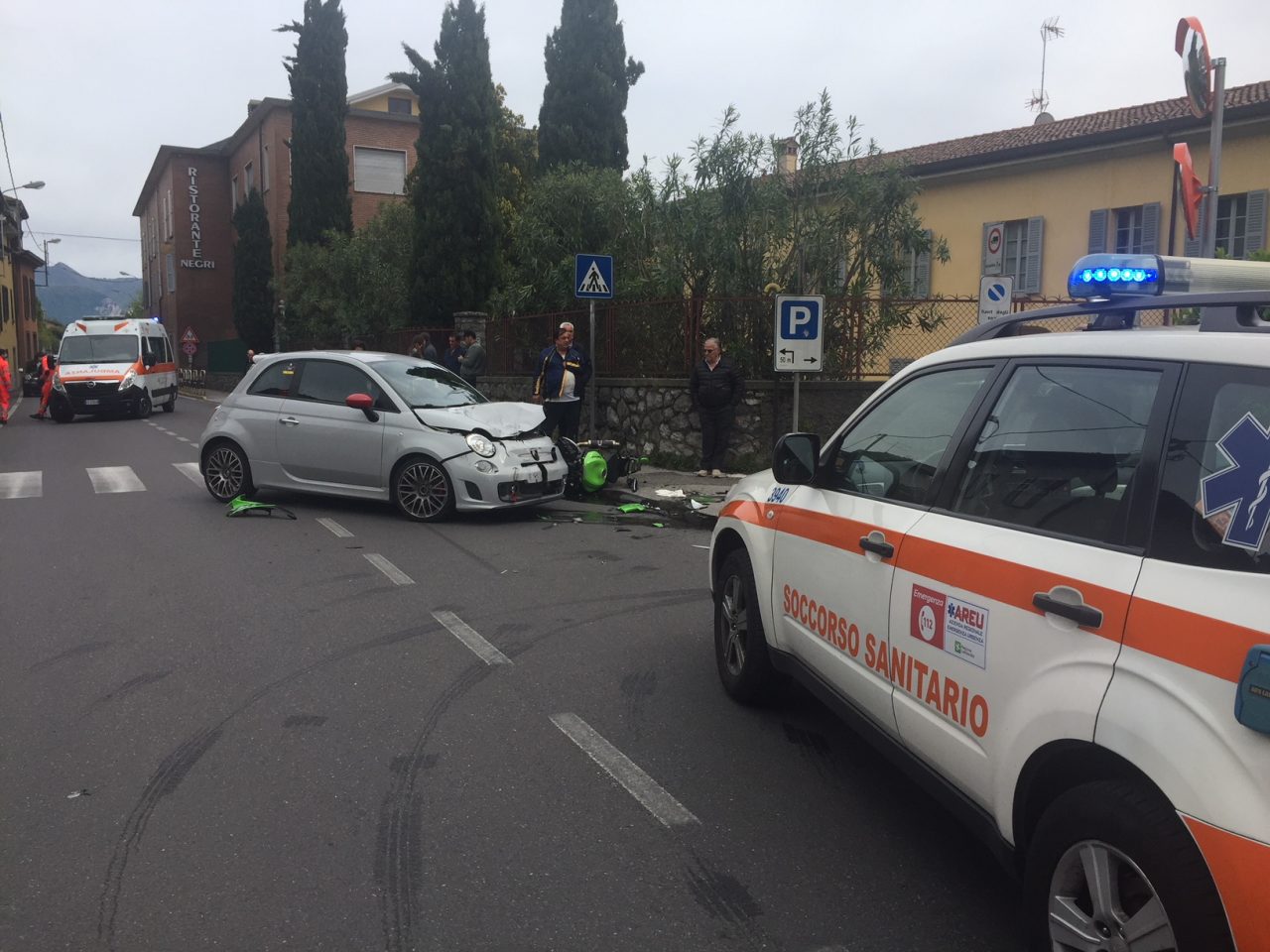 Schianto a Pusiano: ferito un motociclista – FOTO