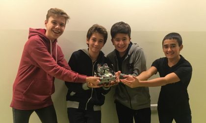 Quattro studenti dell'International School al First Lego League con un progetto per aiutare gli astronauti nello spazio