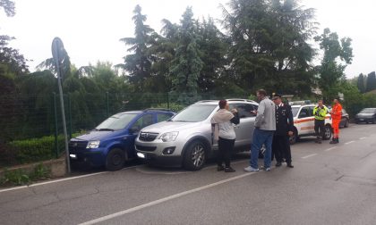 Incidente a Lurago d'Erba: impatta contro l'auto parcheggiata FOTO