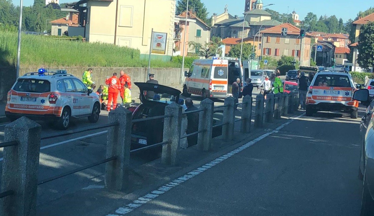 Incidente a Olgiate Comasco: scontro auto moto. C’è un ferito grave VIDEO