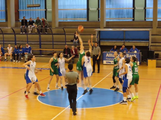 Basket femminile Mia ko a villasanta