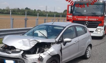Incidente in autostrada: ferita una donna di 40 anni