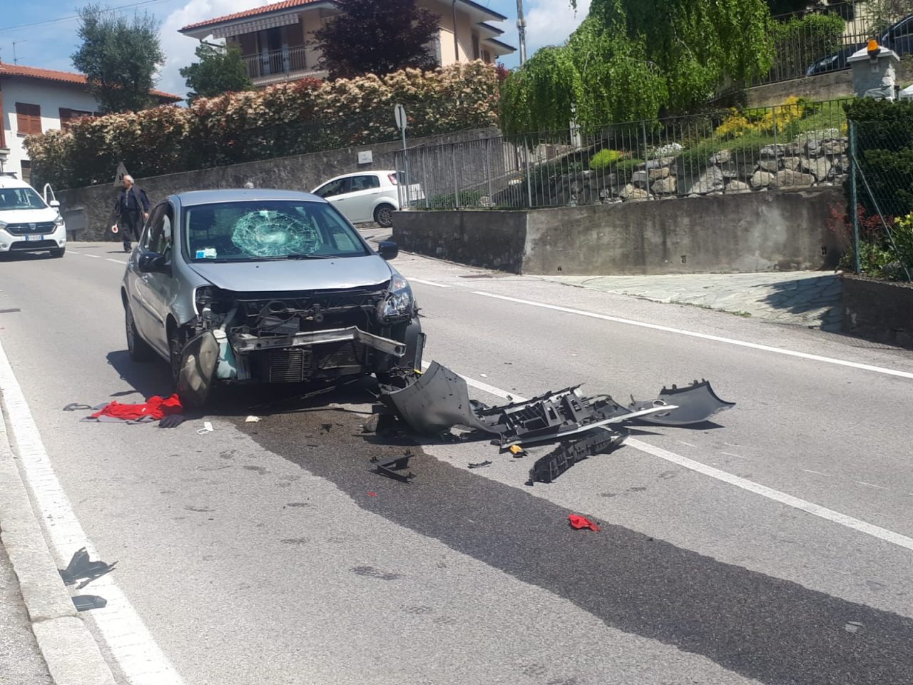 Incidente a Proserpio scontro tra auto e moto. Grave un centauro FOTO