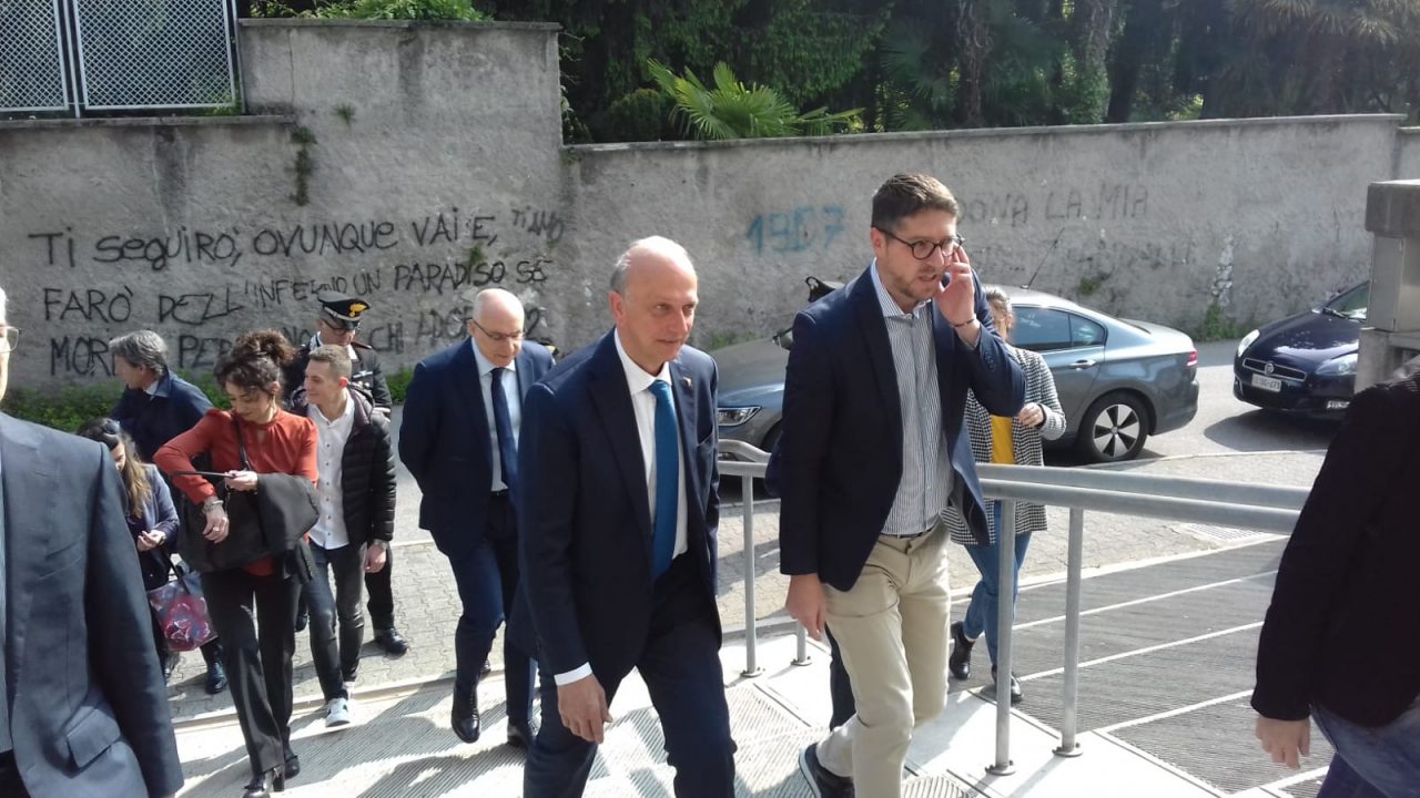 Il ministro Bussetti in visita alle scuole di Cantù e Mariano FOTO e VIDEO