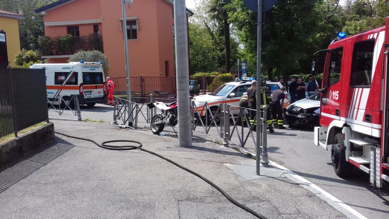 Scontro auto moto a Casnate: ferito un giovane
