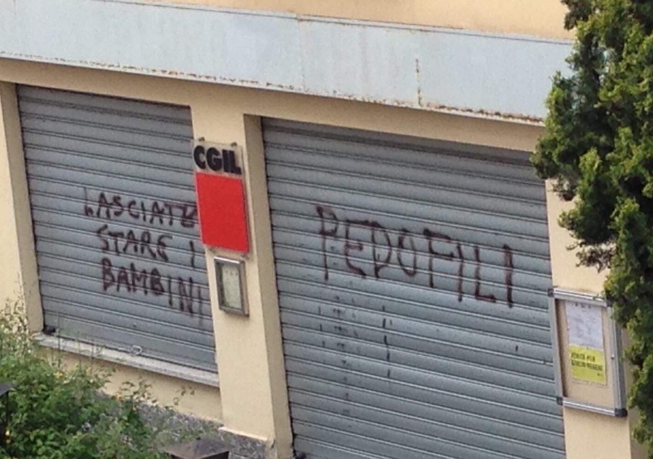 Vandalismo alla sede della Cgil di Rebbio. Licata: “Non abbiamo una spiegazione”
