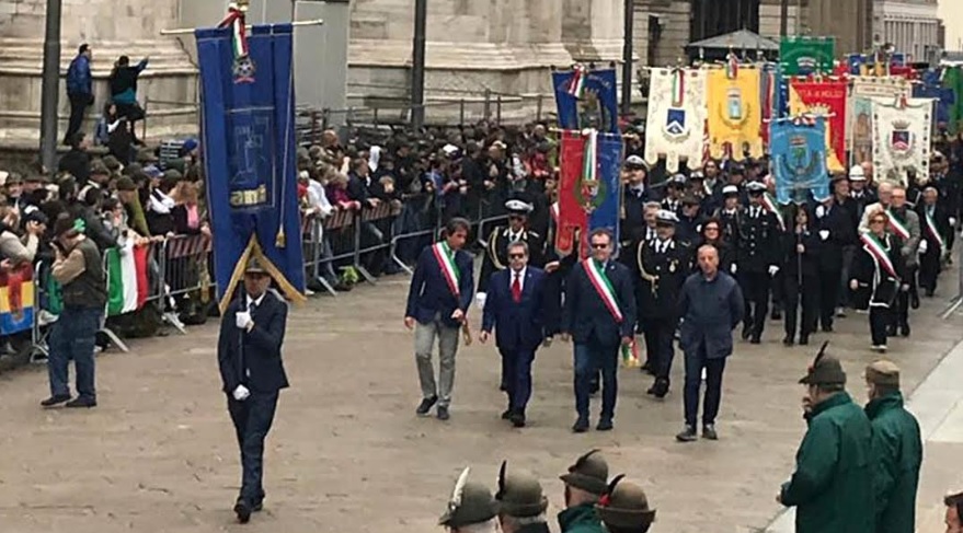 Procede l’invasione di Penne nere a Milano