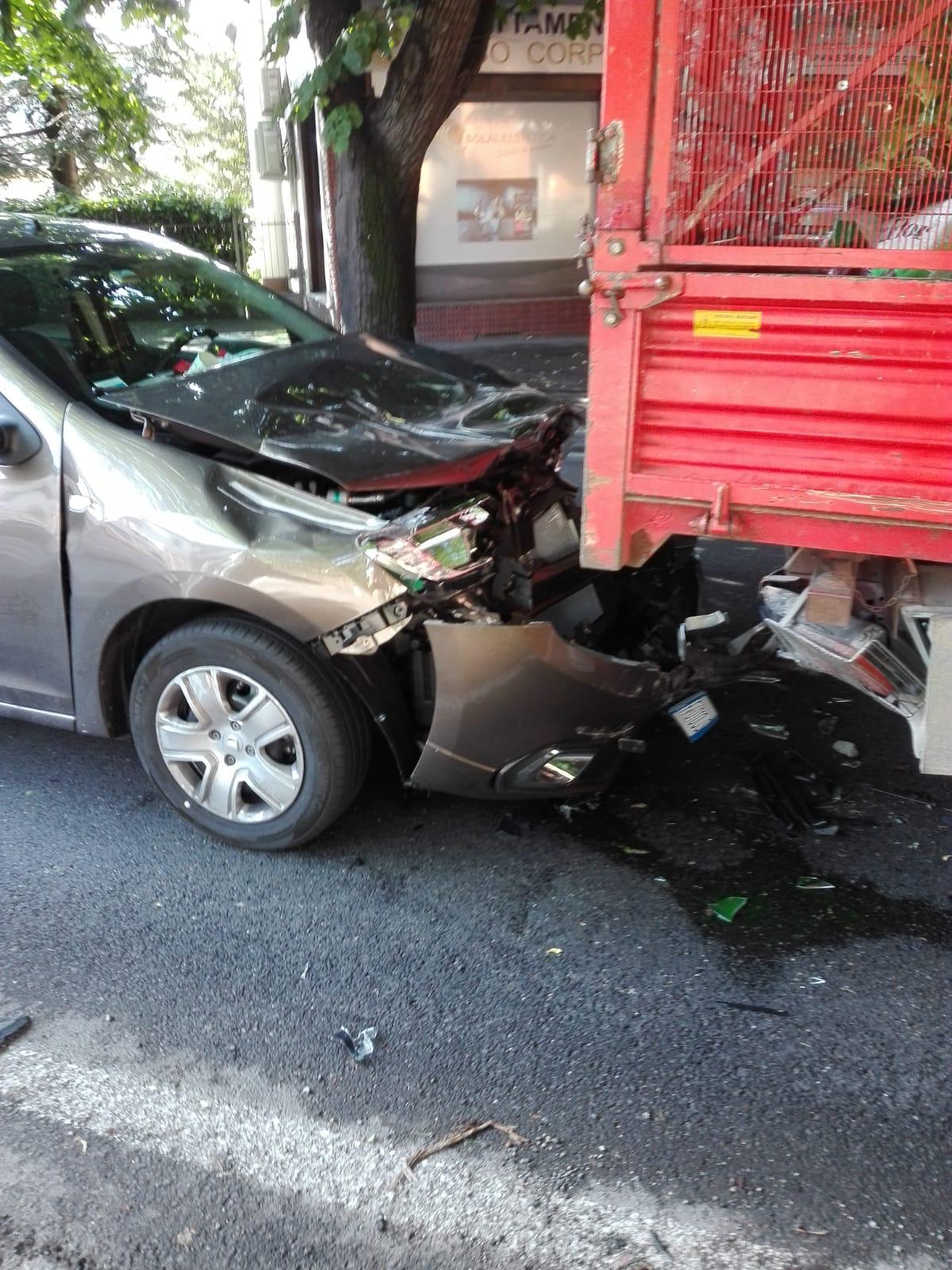 Tamponamento Tra Auto E Camion - Prima Como