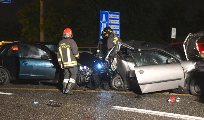 Incidente sulla Statale 36: scendono dall’auto e vengono travolti, morto un 22enne di Civate VIDEO