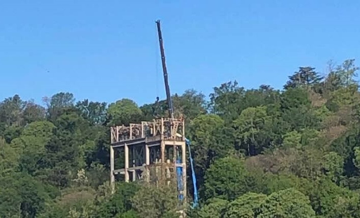 Giù la teleferica strada chiusa per due notti a Pusiano