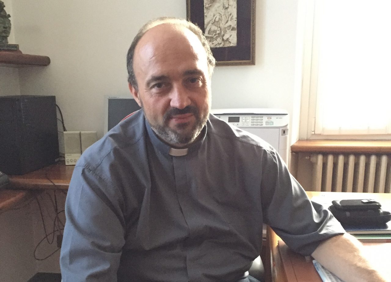 Educatori che lasciano la parrocchia e lettere al vicario episcopale: è strappo tra don Angelo e i giovani di Lurate