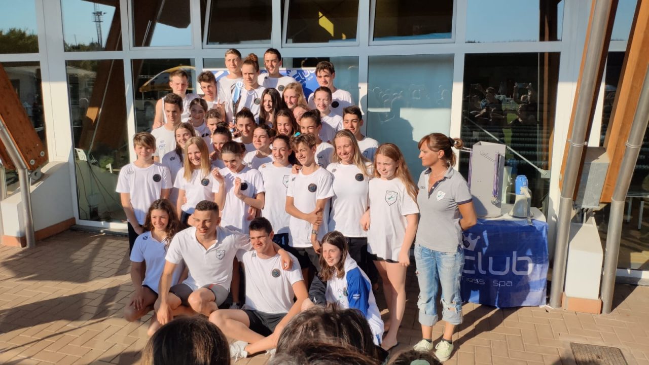 Como Nuoto la società trionfa al Trofeo MioClub