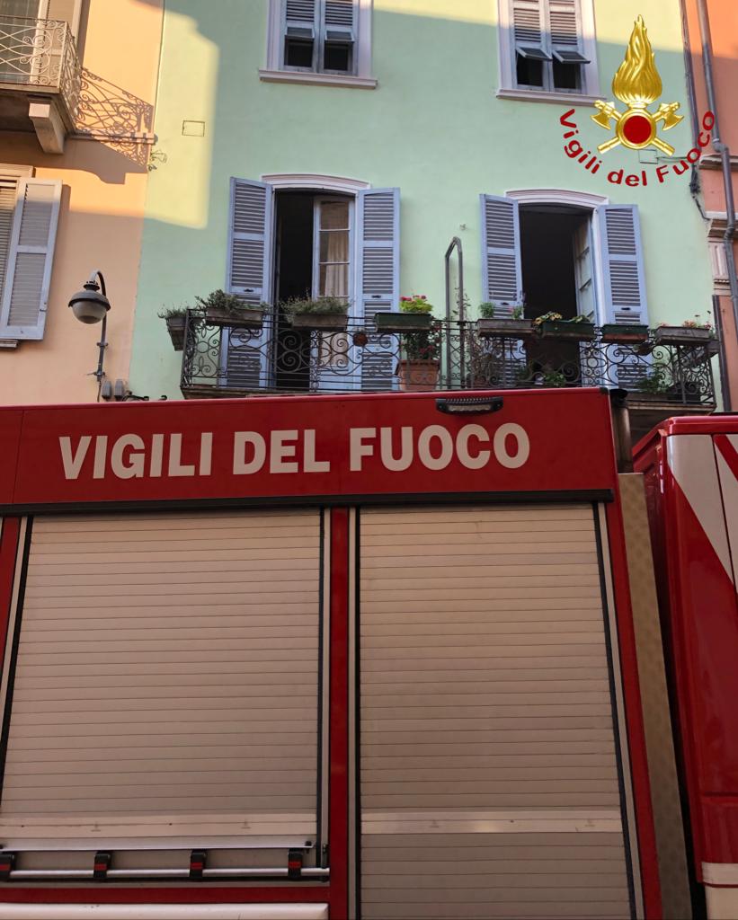 Lavatrice a fuoco: due persone intossicate