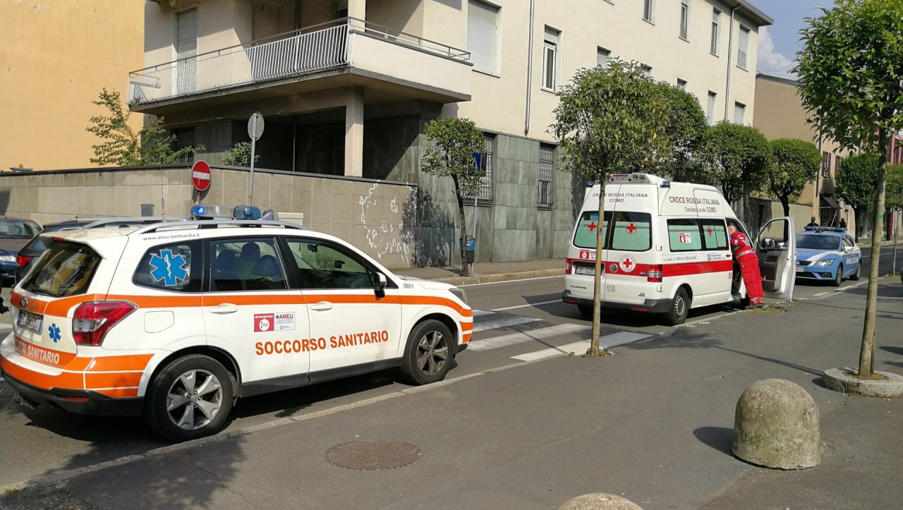 Investita una donna in via Dante