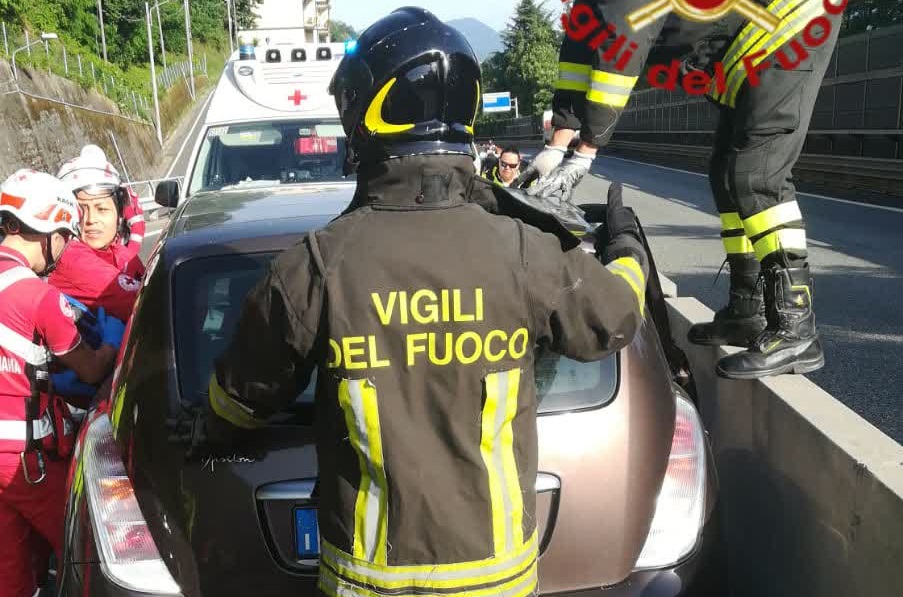 Incidente sulla A9, una donna incastrata