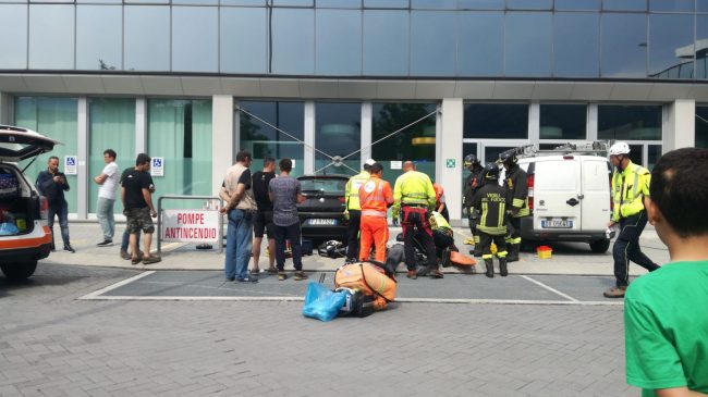 Esplosione in tribunale a Lecco: due feriti e palazzo evacuato VIDEO