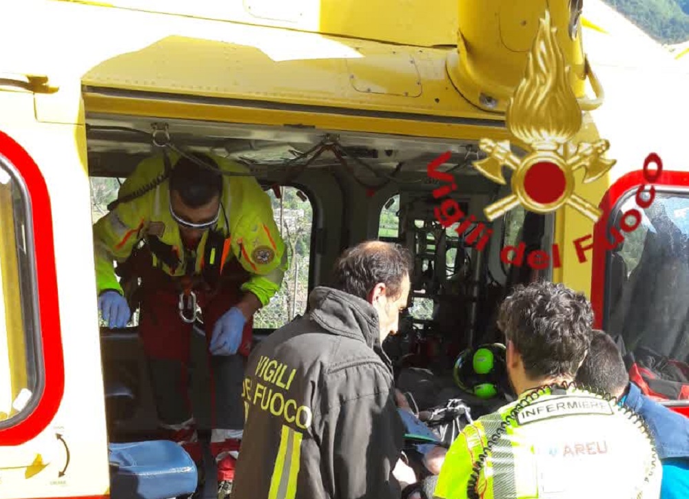 Rimane ferito sotto al trattorino taglia erba: elisoccorso a Porlezza